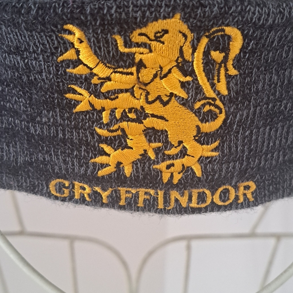 Harry Potter Gryffindor toboggan. - Picture 2 of 8